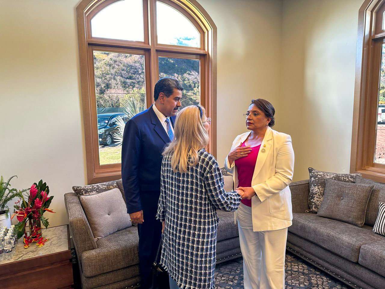 Xiomara Castro se posiciona a favor de Nicolás Maduro en el contexto de tensiones internacionales