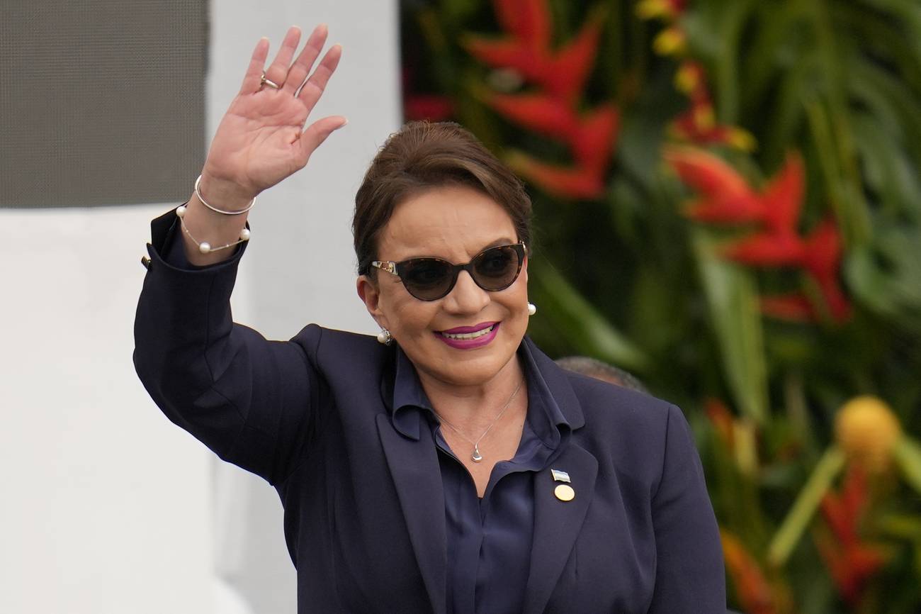 Cómo afecta el gobierno de Xiomara Castro a la población migrante hondureña tras la cancelación del TPS